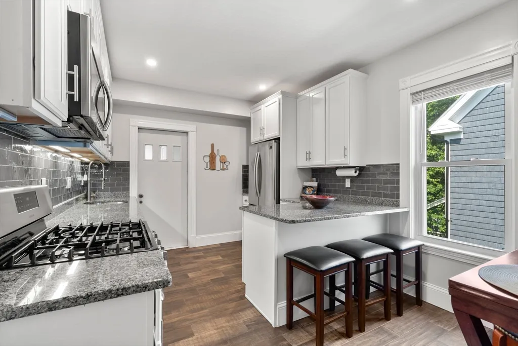 3 bed, 2 bath apartment for rent at 103 Belgrade Ave Unit 2, Roslindale — photo 3 of 24