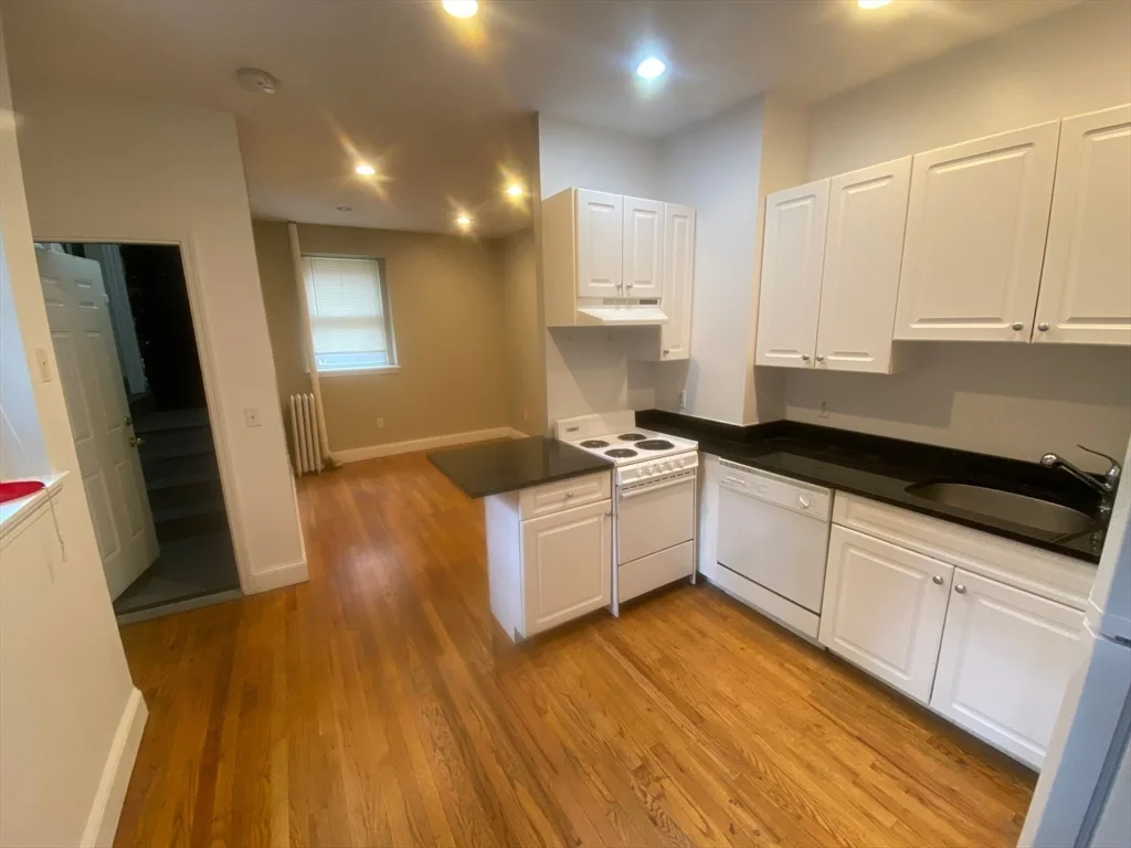 1 bed, 1 bath apartment for rent at 103 Charles St Unit G, Beacon Hill — photo 5 of 14