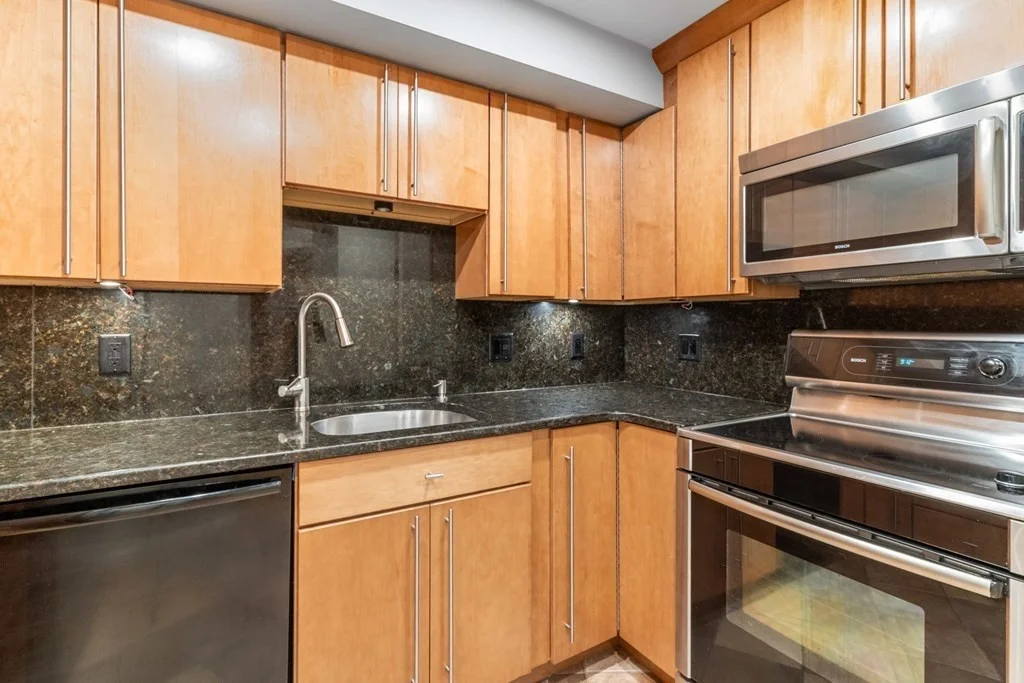2 bed, 1 bath apartment for rent at 103 Charter St Unit 1, North End — photo 3 of 16