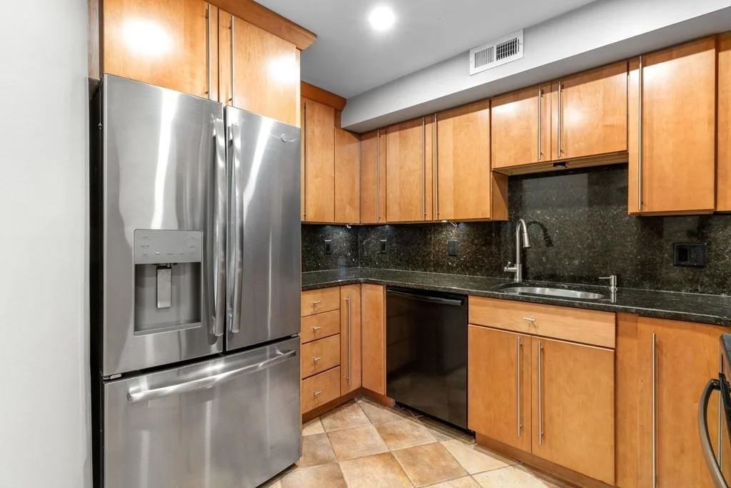 2 bed, 1 bath apartment for rent at 103 Charter St Unit 1, North End — photo 2 of 16