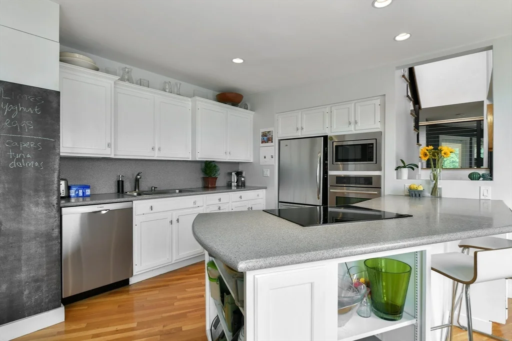 3 bed, 2 bath apartment for rent at 103 Charter St Unit 5, North End — photo 5 of 26