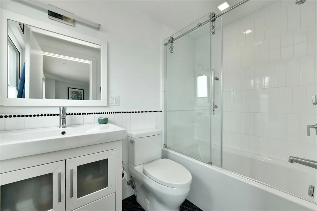 3 bed, 2 bath apartment for rent at 103 Charter St Unit 5, North End — photo 19 of 26