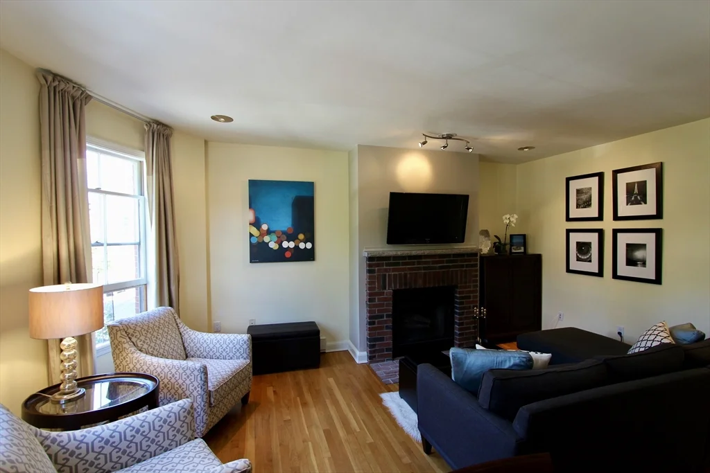 2 bed, 1 bath apartment for rent at 103 E Brookline St Unit 4, South End — photo 8 of 12