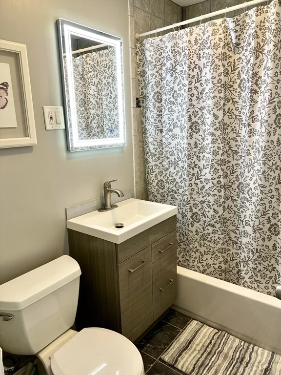 2 bed, 1 bath apartment for rent at 103 East Squantum St Unit 2, North Quincy — photo 5 of 9