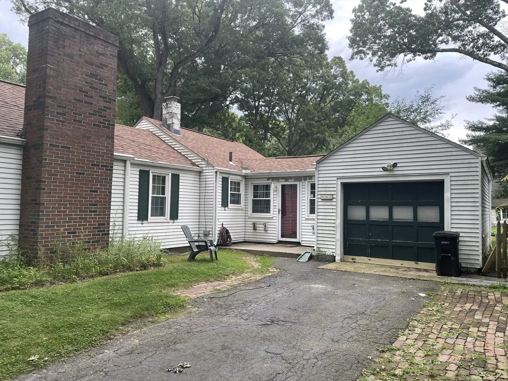 2 bed, 1 bath apartment for rent at 103 Fairview Unit 103, Longmeadow — photo 2 of 16