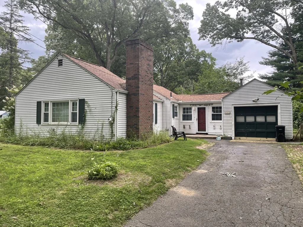 2 bed, 1 bath apartment for rent at 103 Fairview Unit 103, Longmeadow