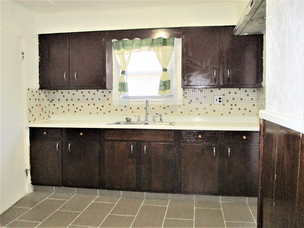 2 bed, 1 bath apartment for rent at 103 Faxon St Unit 103, Nonantum — photo 7 of 13