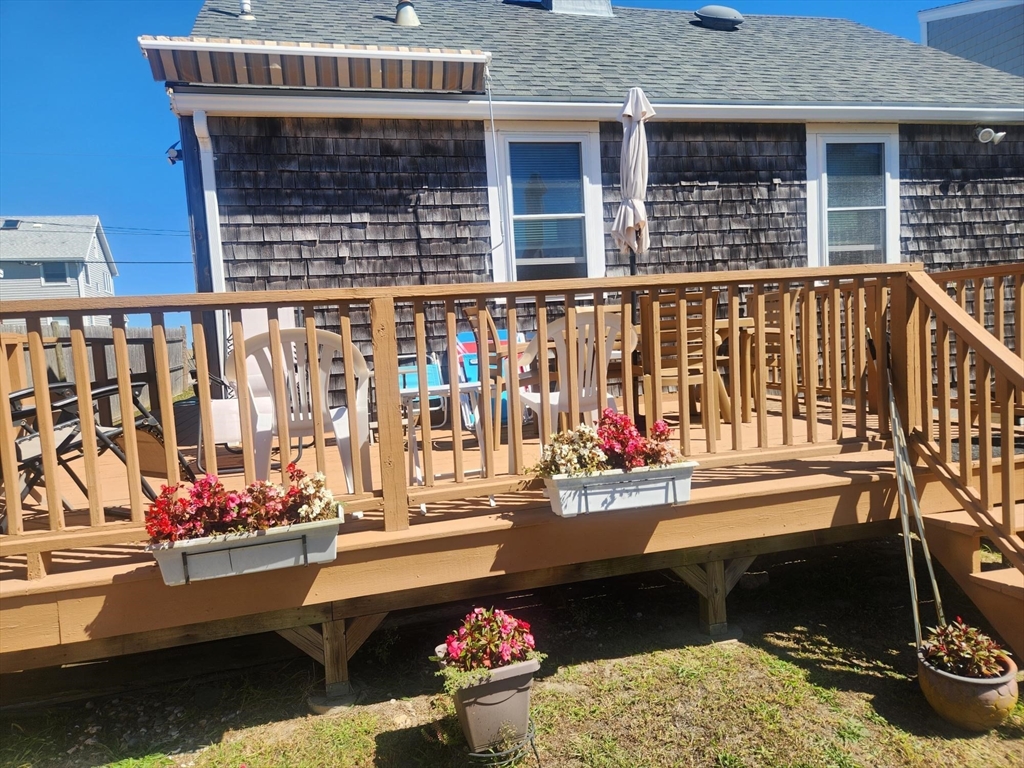 2 bed, 1 bath apartment for rent at 103 Foster Ave(winter), Ocean Bluff — photo 2 of 7