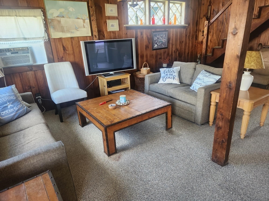 2 bed, 1 bath apartment for rent at 103 Foster Ave(winter), Ocean Bluff — photo 5 of 7