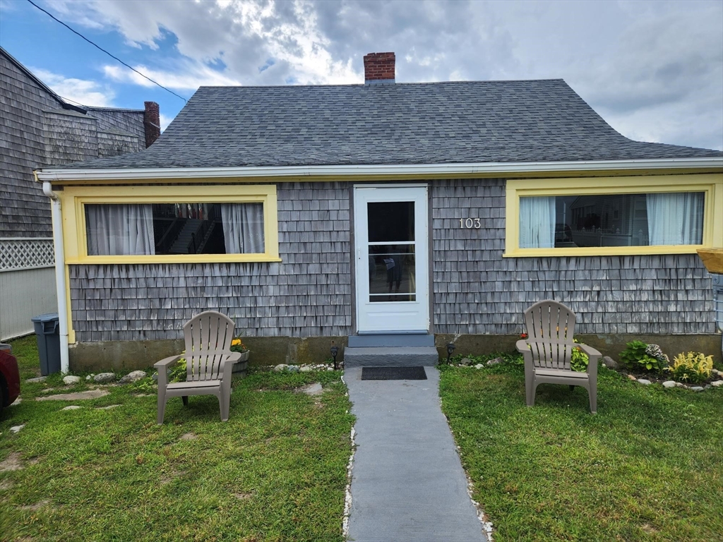 2 bed, 1 bath apartment for rent at 103 Foster Ave(winter), Ocean Bluff — photo 1 of 7