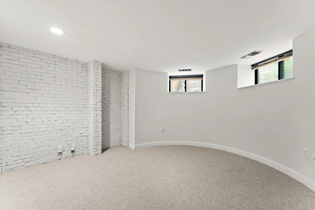 2 bed, 1 bath apartment for rent at 103 Gainsborough St Unit 102, Fenway — photo 29 of 35