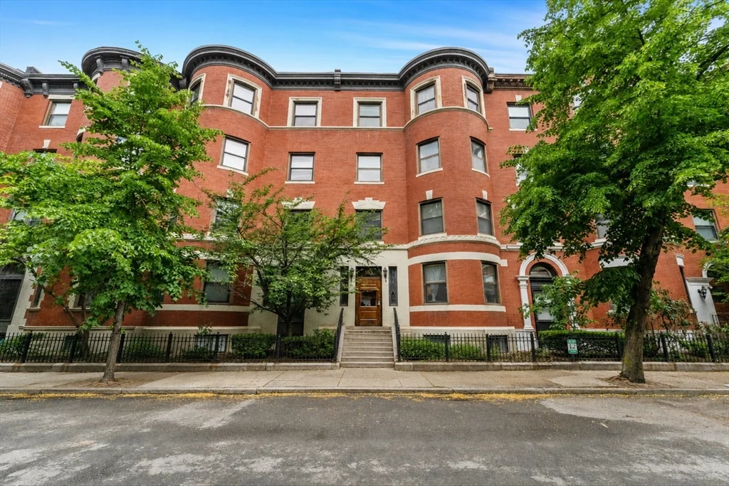 2 bed, 1 bath apartment for rent at 103 Gainsborough St Unit 102, Fenway — photo 6 of 35