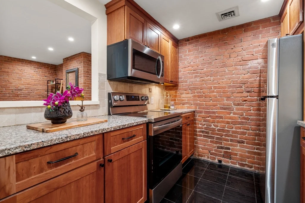 2 bed, 2 bath apartment for rent at 103 Gainsborough St Unit 108, Fenway — photo 6 of 22