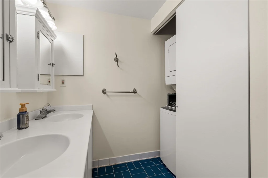 2 bed, 2 bath apartment for rent at 103 Gainsborough St Unit 108, Fenway — photo 15 of 22