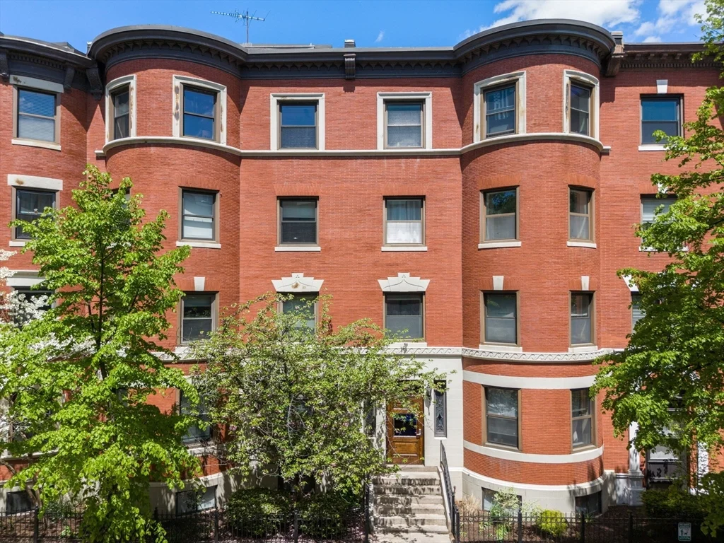 2 bed, 2 bath apartment for rent at 103 Gainsborough St Unit 108, Fenway — photo 1 of 22