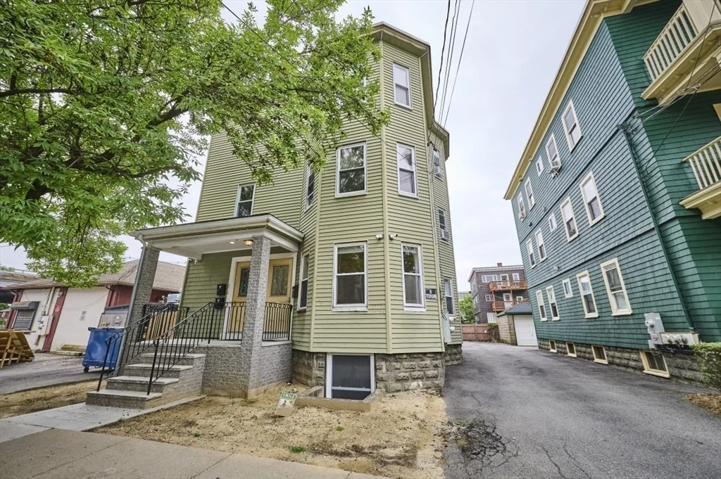 3 bed, 1 bath apartment for rent at 103 Grant St Unit 1, Winter Hill