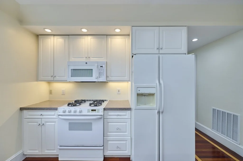 3 bed, 1 bath apartment for rent at 103 Grant St Unit 1, Winter Hill — photo 5 of 19