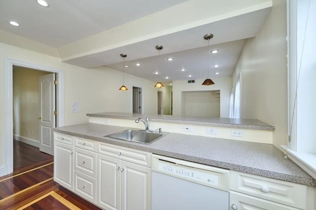 3 bed, 1 bath apartment for rent at 103 Grant St Unit 1, Winter Hill — photo 6 of 19