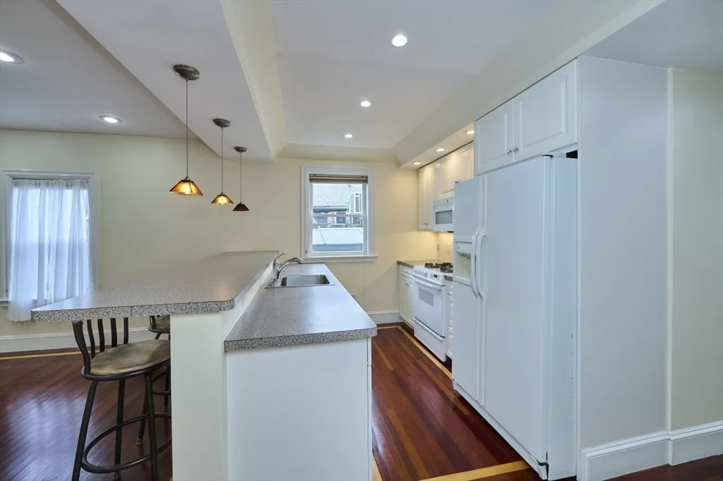 3 bed, 1 bath apartment for rent at 103 Grant St Unit 1, Winter Hill — photo 4 of 19