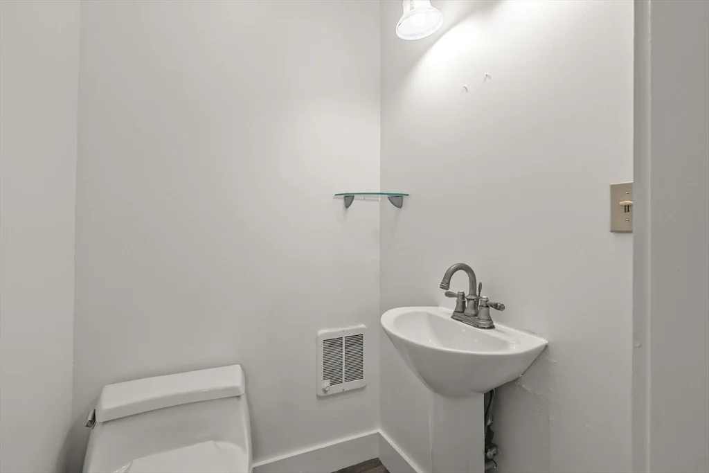 3 bed, 1 bath apartment for rent at 103 Hollis Ave, Braintree — photo 20 of 37
