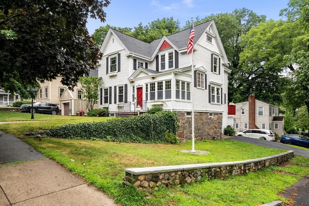 3 bed, 1 bath apartment for rent at 103 Hollis Ave, Braintree