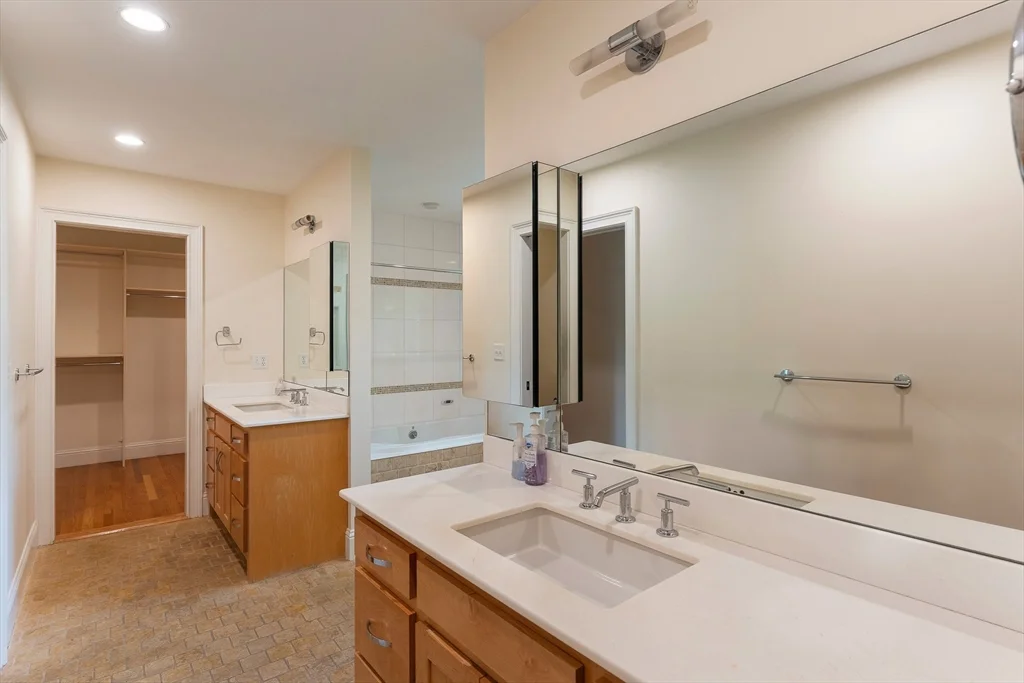 5 bed, 4+ bath apartment for rent at 103 Levbert Rd Unit 103, Oak Hill — photo 31 of 35