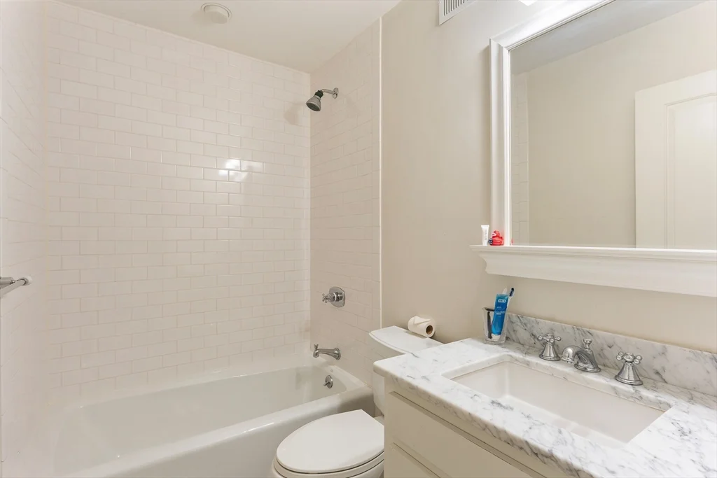 5 bed, 4+ bath apartment for rent at 103 Levbert Rd Unit 103, Oak Hill — photo 19 of 35