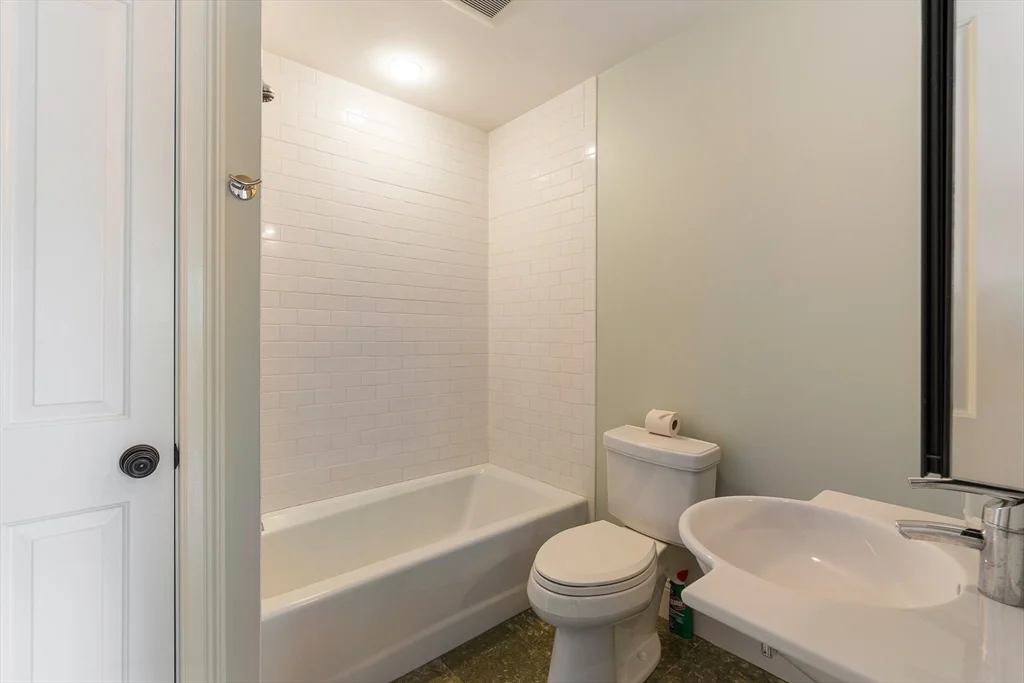 5 bed, 4+ bath apartment for rent at 103 Levbert Rd Unit 103, Oak Hill — photo 22 of 35