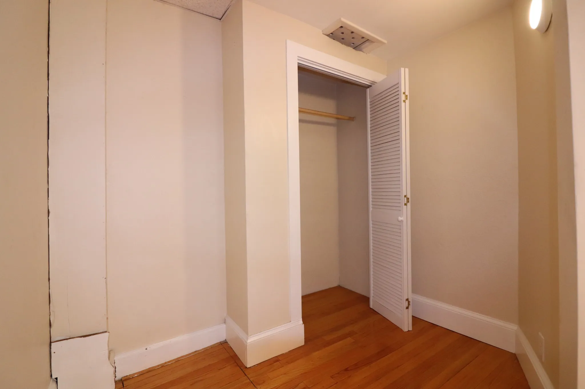 Studio bed, 1 bath apartment for rent at 103 Longwood Ave Unit B, Coolidge Corner — photo 8 of 10