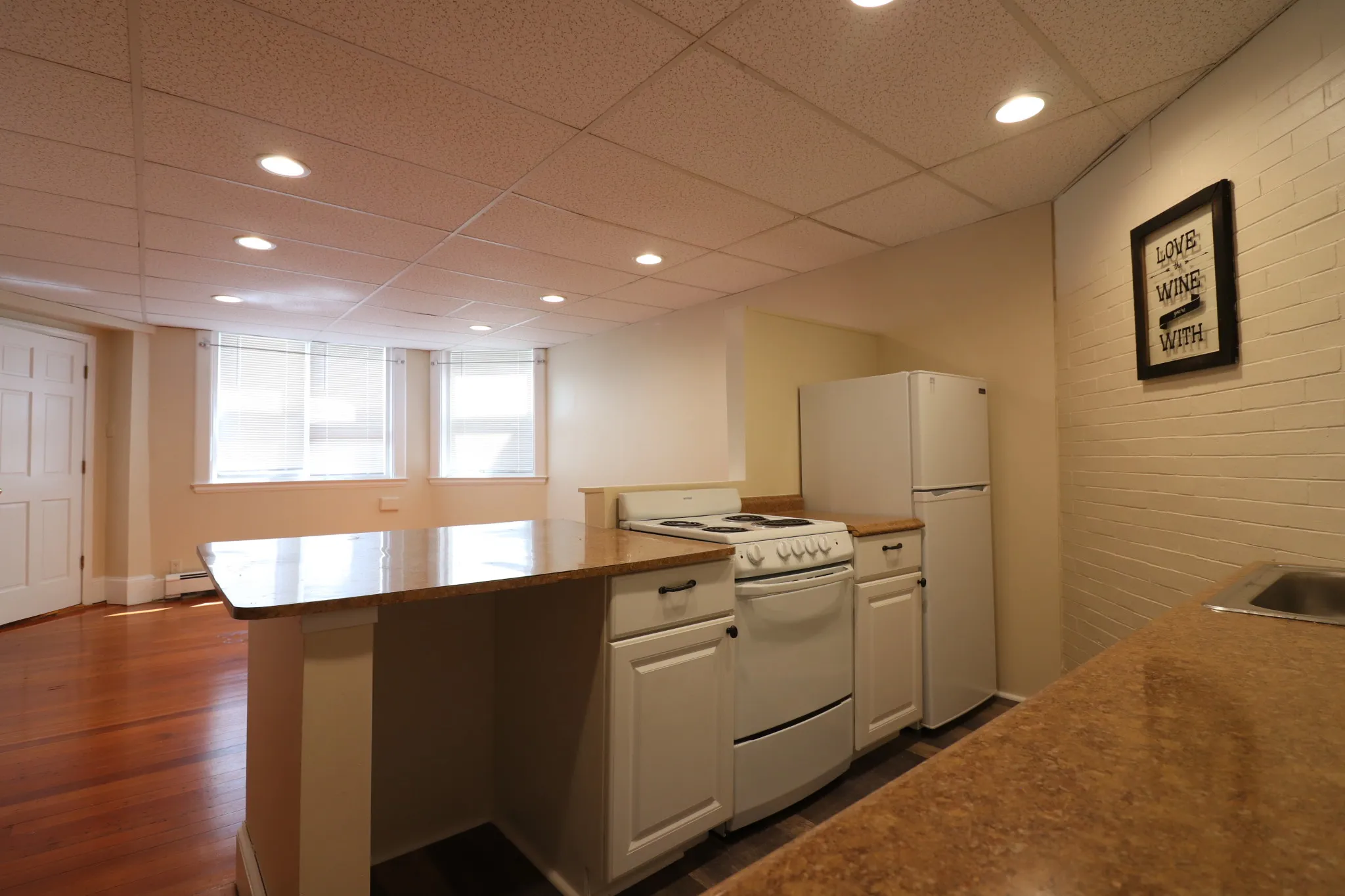 Studio bed, 1 bath apartment for rent at 103 Longwood Ave Unit B, Coolidge Corner