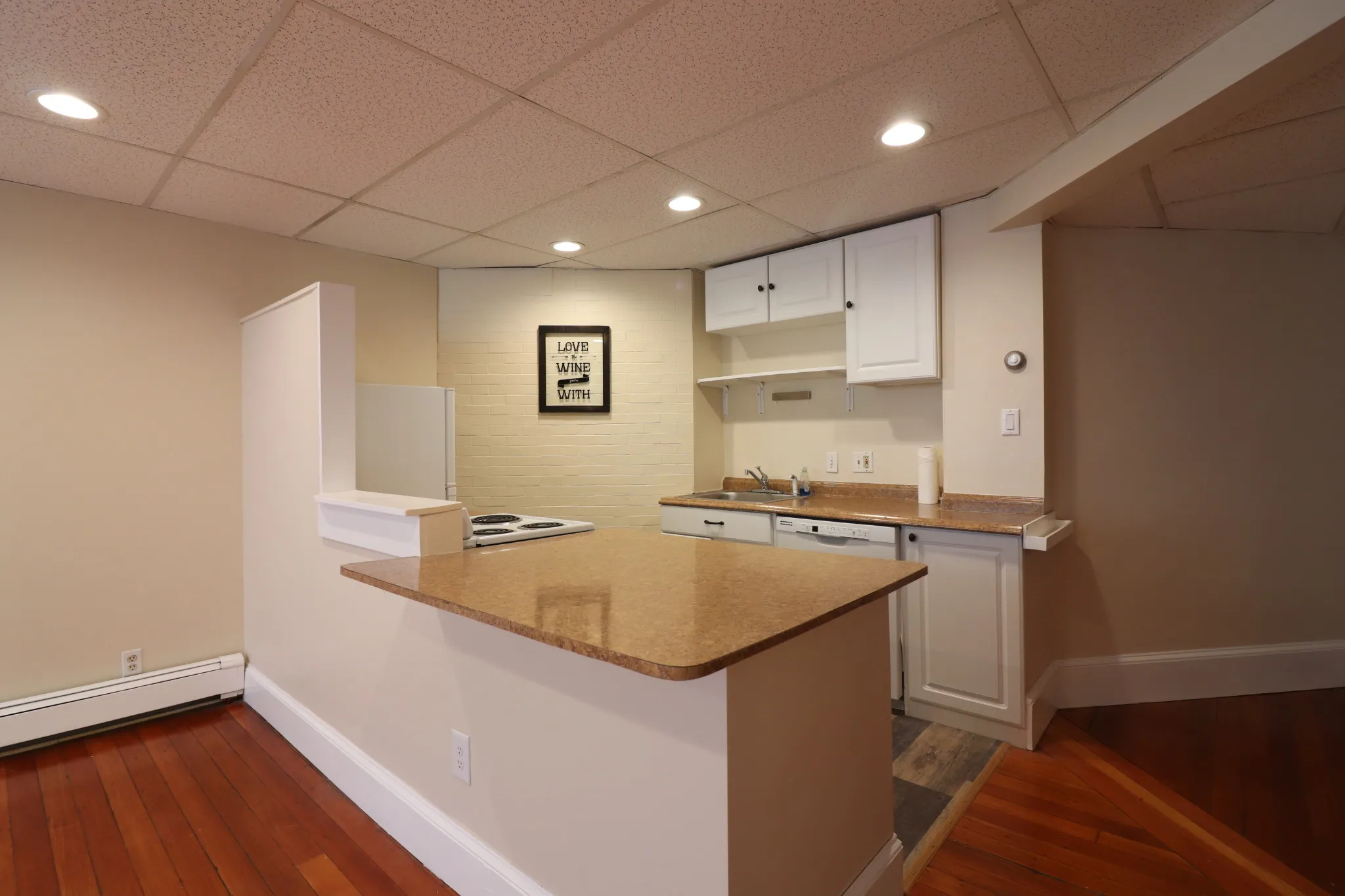 Studio bed, 1 bath apartment for rent at 103 Longwood Ave Unit B, Coolidge Corner — photo 4 of 10