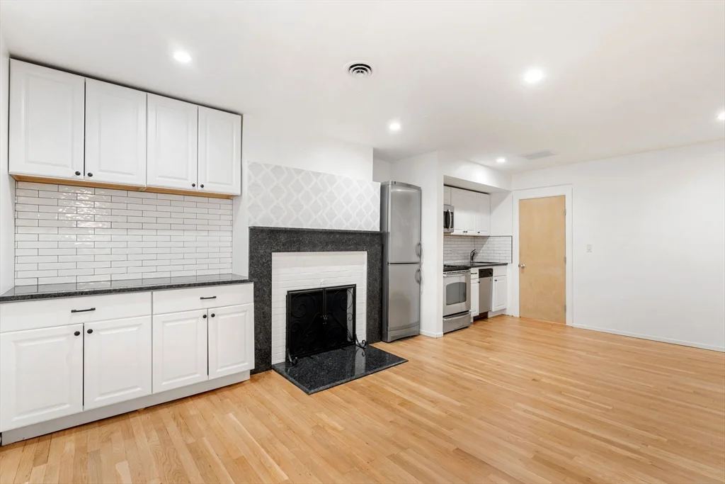 1 bed, 1 bath apartment for rent at 103 Marlborough St Unit 2, Back Bay — photo 5 of 27