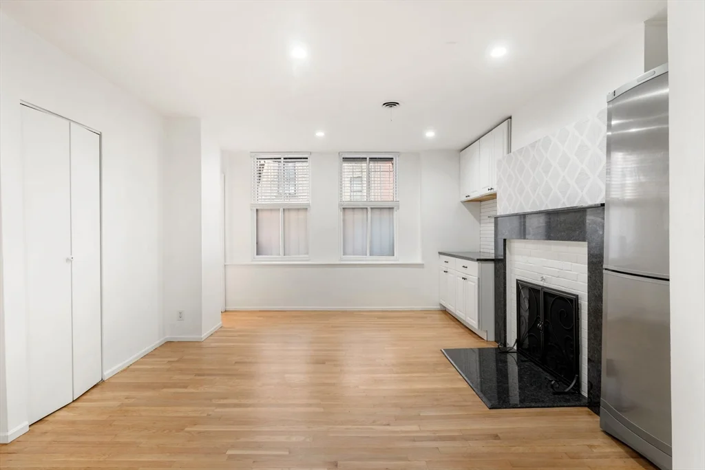 1 bed, 1 bath apartment for rent at 103 Marlborough St Unit 2, Back Bay — photo 2 of 27