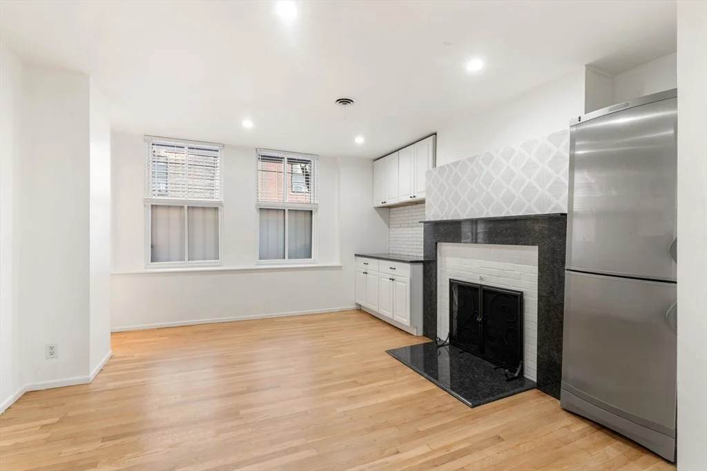 1 bed, 1 bath apartment for rent at 103 Marlborough St Unit 2, Back Bay — photo 3 of 27