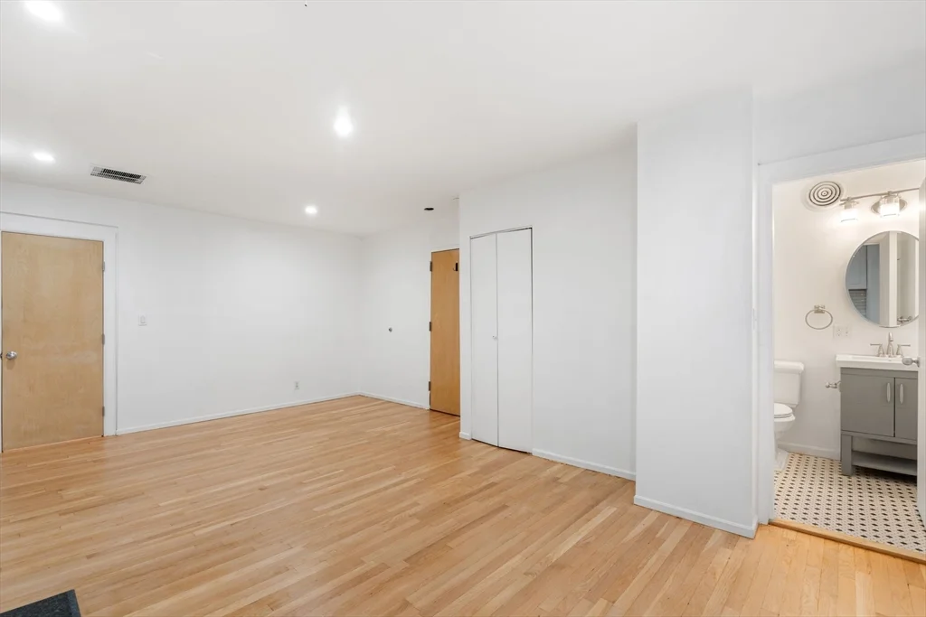 1 bed, 1 bath apartment for rent at 103 Marlborough St Unit 2, Back Bay — photo 7 of 27