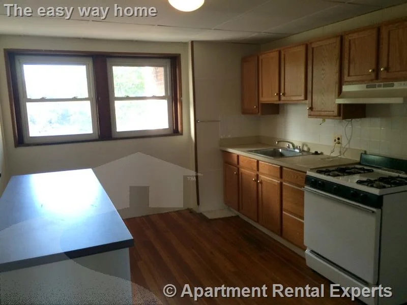 3 bed, 1 bath apartment for rent at 103 Norfolk St Unit 7, Central Square — photo 12 of 20