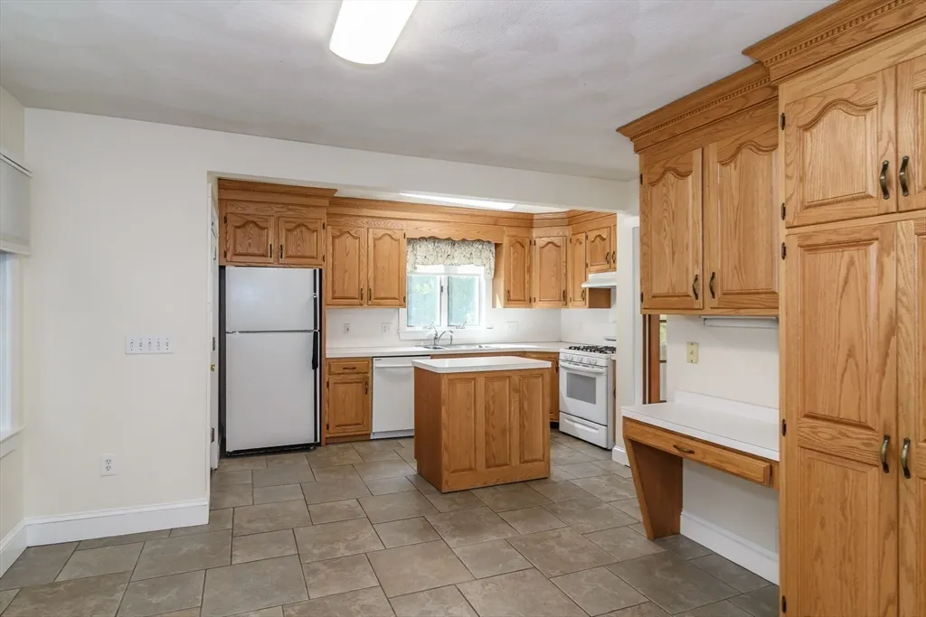 3 bed, 2 bath apartment for rent at 103 North Ave Unit 103, Natick — photo 13 of 24