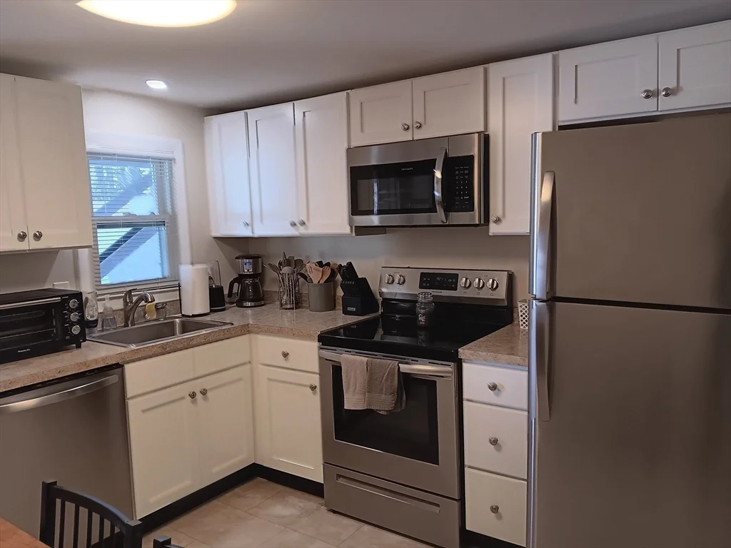 1 bed, 1 bath apartment for rent at 103 Oak St Unit A, Middleboro — photo 4 of 9