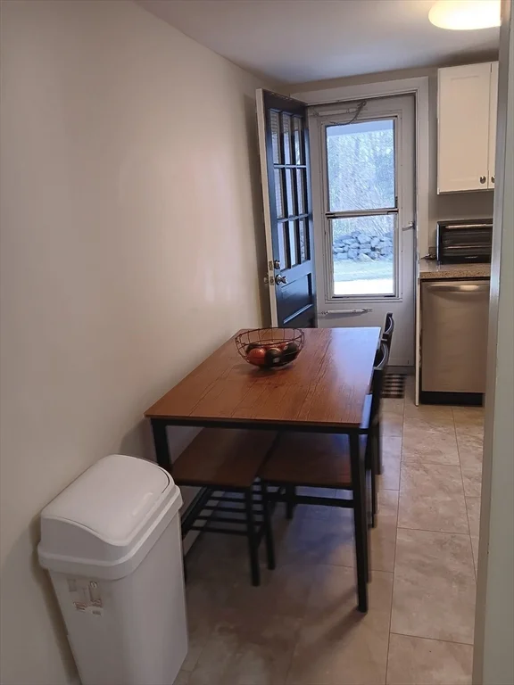 1 bed, 1 bath apartment for rent at 103 Oak St Unit A, Middleboro — photo 3 of 9