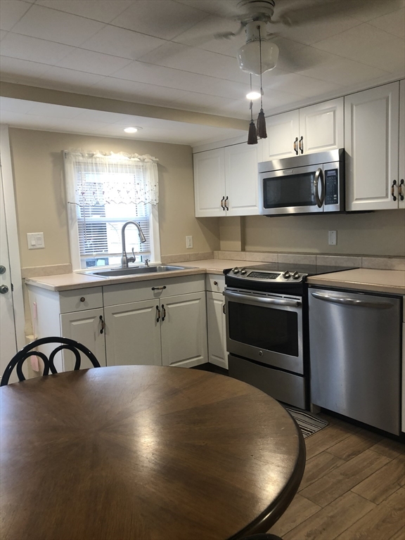 5 bed, 3 bath apartment for rent at 103 Sherburn Cirle, Weston — photo 12 of 14