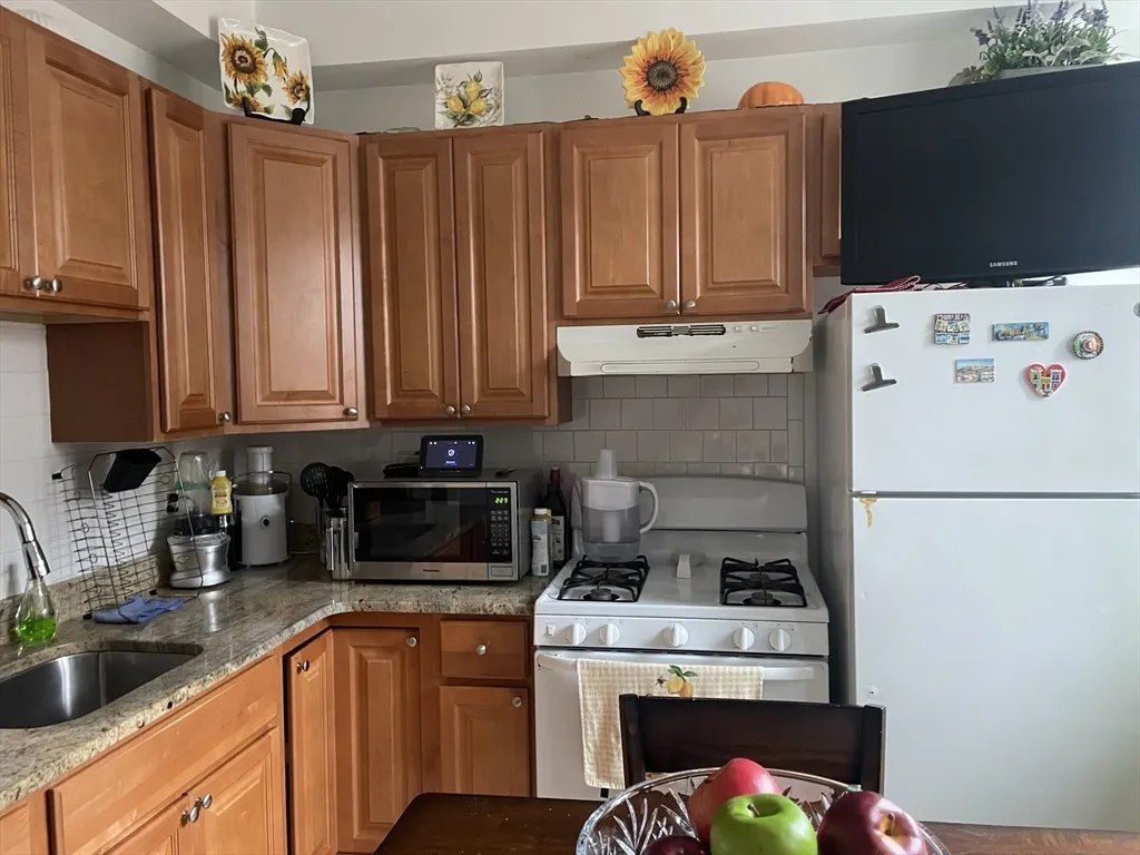 1 bed, 1 bath apartment for rent at 103 Shurtleff St Unit 3, Chelsea — photo 2 of 7