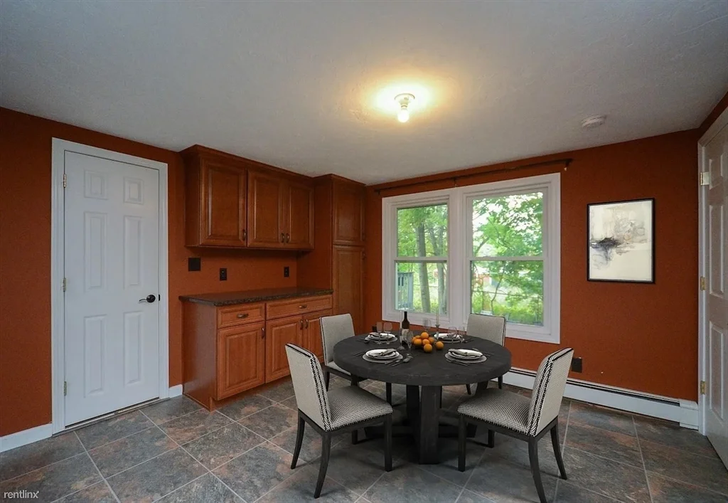 3 bed, 1 bath apartment for rent at 103 South Rd Unit 103, Bedford — photo 5 of 12