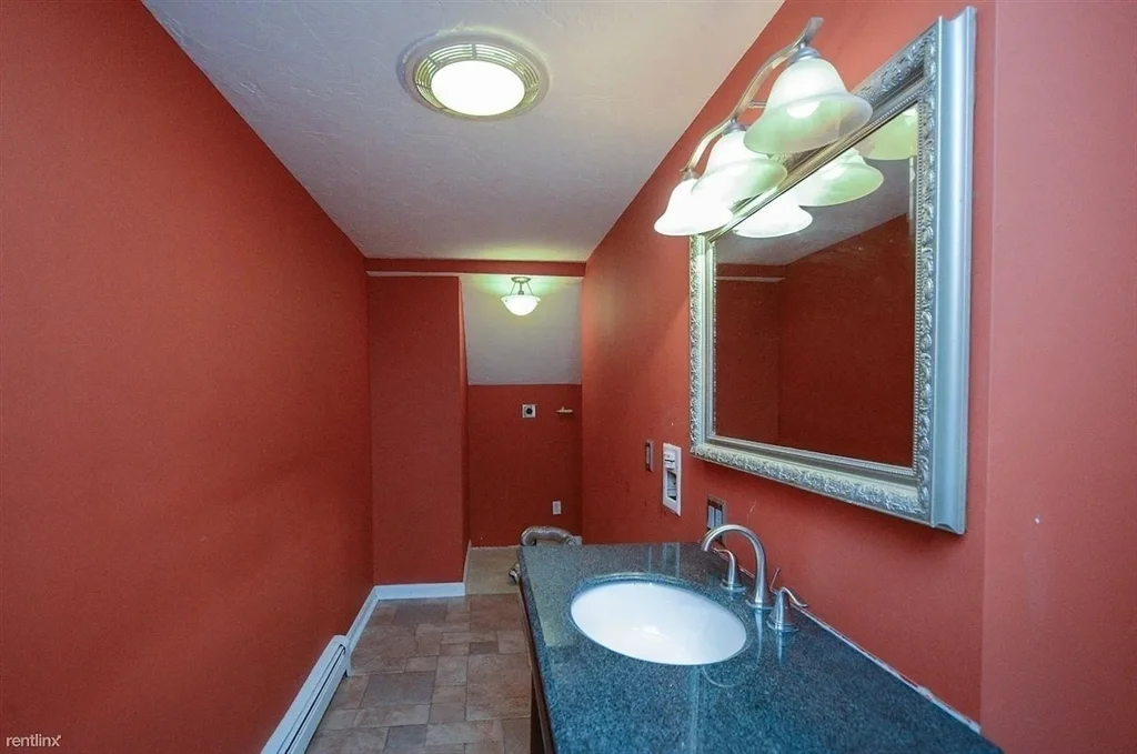3 bed, 1 bath apartment for rent at 103 South Rd Unit 103, Bedford — photo 8 of 12