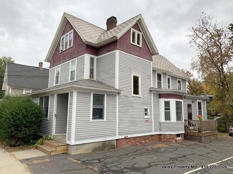 1 bed, 1 bath apartment for rent at 103 State St Unit 2, Northampton — photo 8 of 11