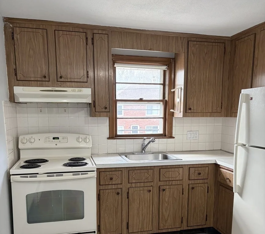 1 bed, 1 bath apartment for rent at 103 Trapelo Rd Unit 19, Waltham
