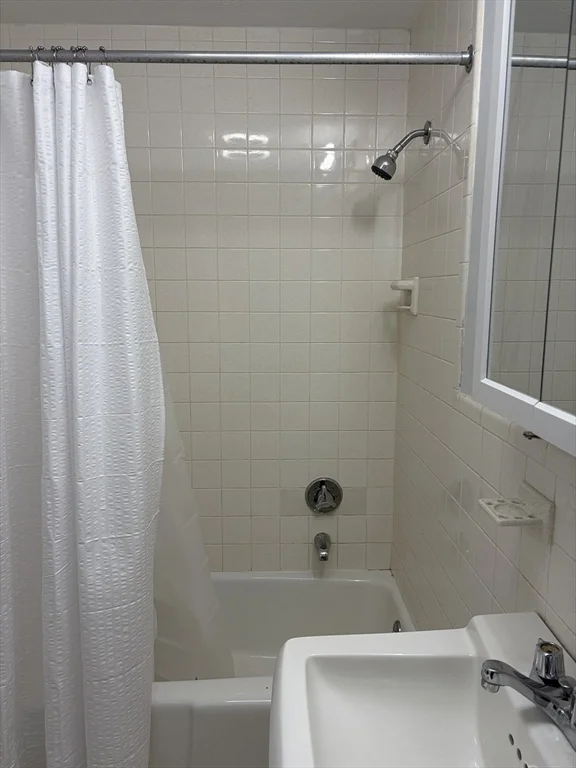 1 bed, 1 bath apartment for rent at 103 Trapelo Rd Unit 19, Waltham — photo 11 of 15