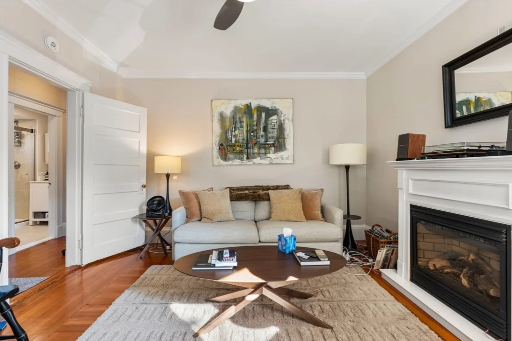 2 bed, 1 bath apartment for rent at 103 Willow Ave Unit 1, Davis Square — photo 2 of 20