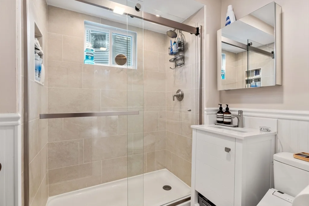 2 bed, 1 bath apartment for rent at 103 Willow Ave Unit 1, Davis Square — photo 12 of 20