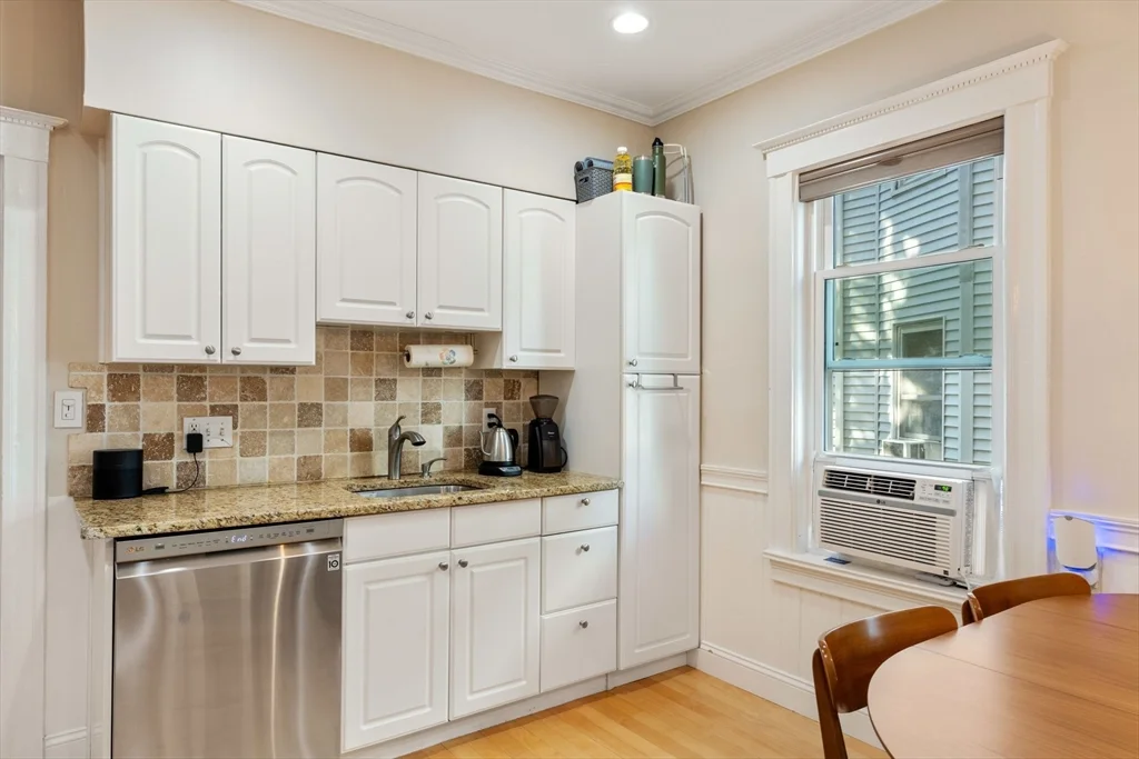 2 bed, 1 bath apartment for rent at 103 Willow Ave Unit 1, Davis Square — photo 7 of 20
