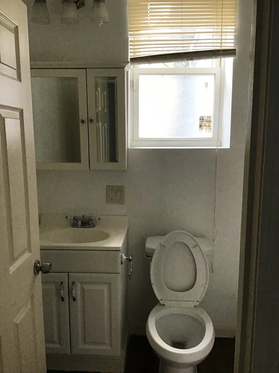 3 bed, 1 bath apartment for rent at 103 Winthrop Unit 3, Roxbury — photo 10 of 16
